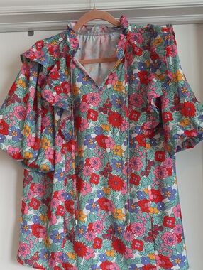 NWOT Boutique 1X Floral Ruffle Bubble Sleeve Blouse in Bright Colors